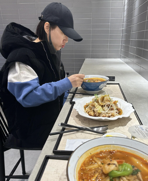 도경완, ♥장윤정 먹는 모습에도 집중하는 사랑꾼 "마중나온 입"