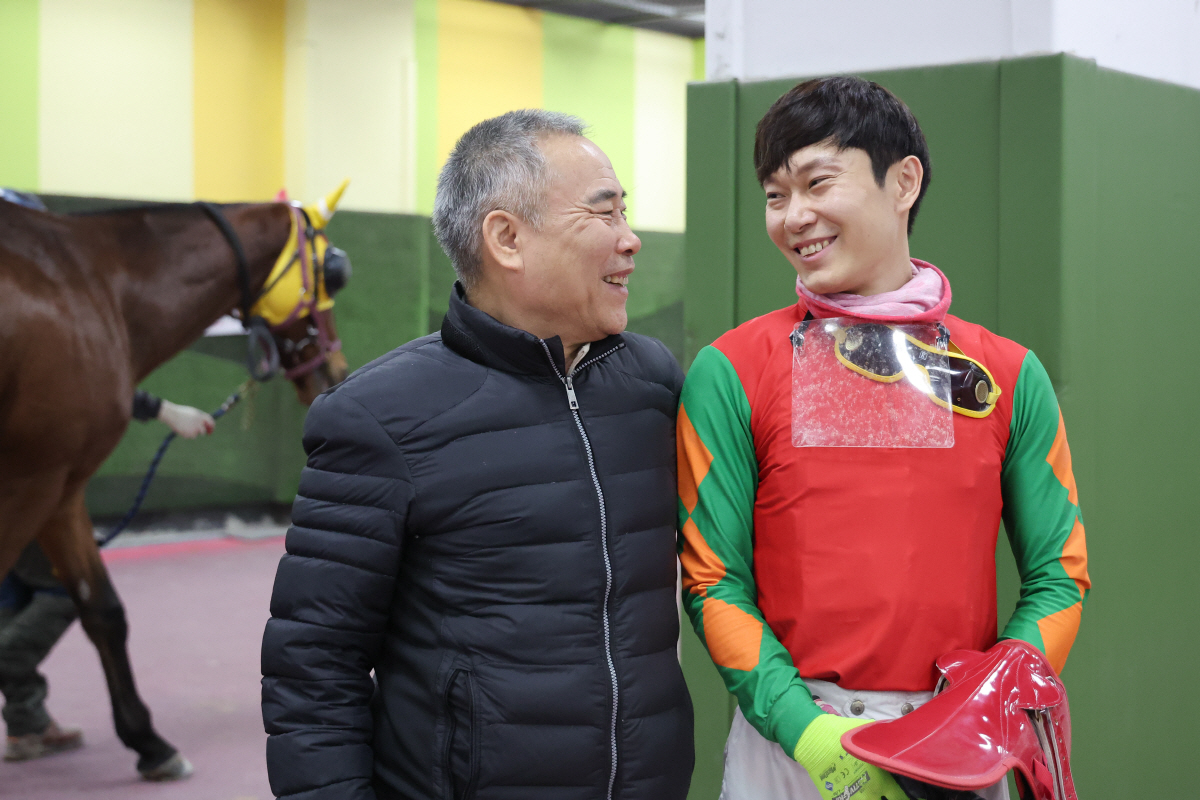 [경마]이희영 조교사 통산 700승 달성