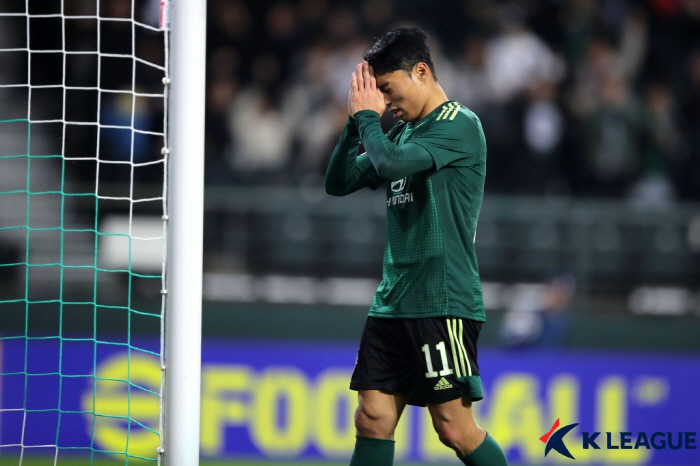 '마침내 터진 이동준' 전북, 방콕 꺾고 ACL 16강 확정... 인천은…