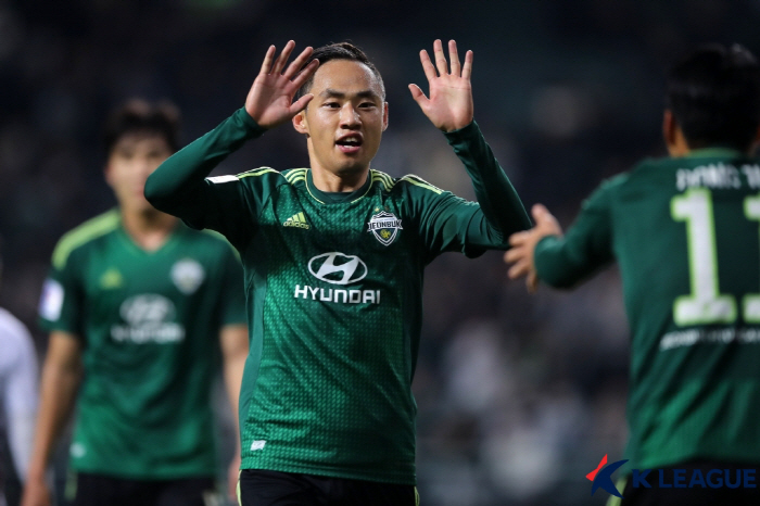 '마침내 터진 이동준' 전북, 방콕 꺾고 ACL 16강 확정... 인천은…