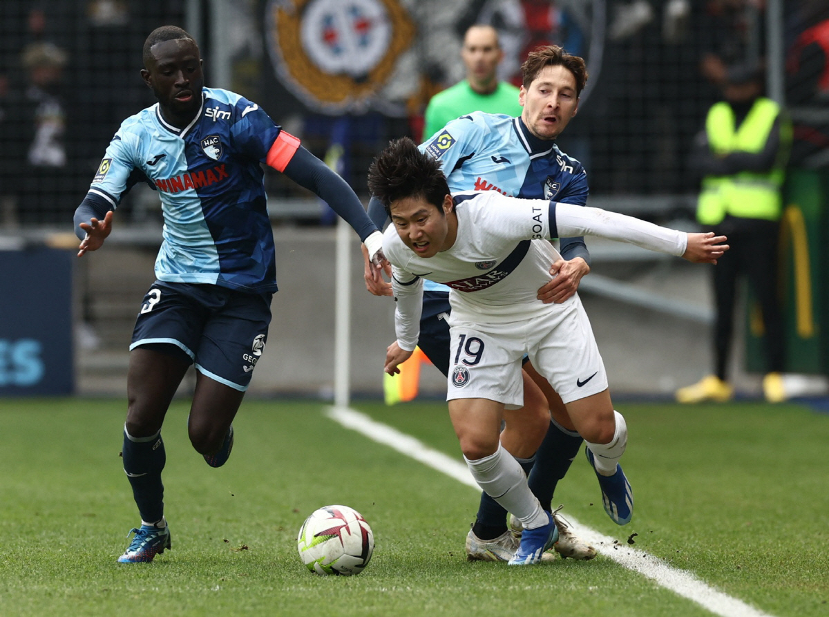 "선발 경쟁 대패할 수도" 이강인, PSG 16강 진출 도울 수 있나..…