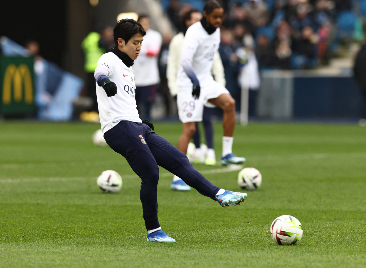 "선발 경쟁 대패할 수도" 이강인, PSG 16강 진출 도울 수 있나..…