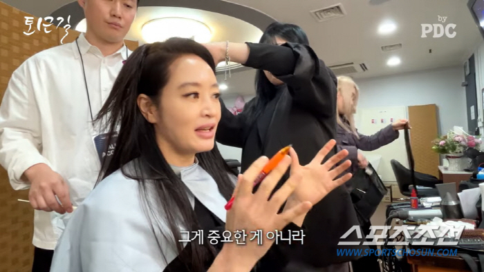 [종합]"22살에서 찾아보자!" '청룡 여신' 김혜수, 차기 MC로 누구…
