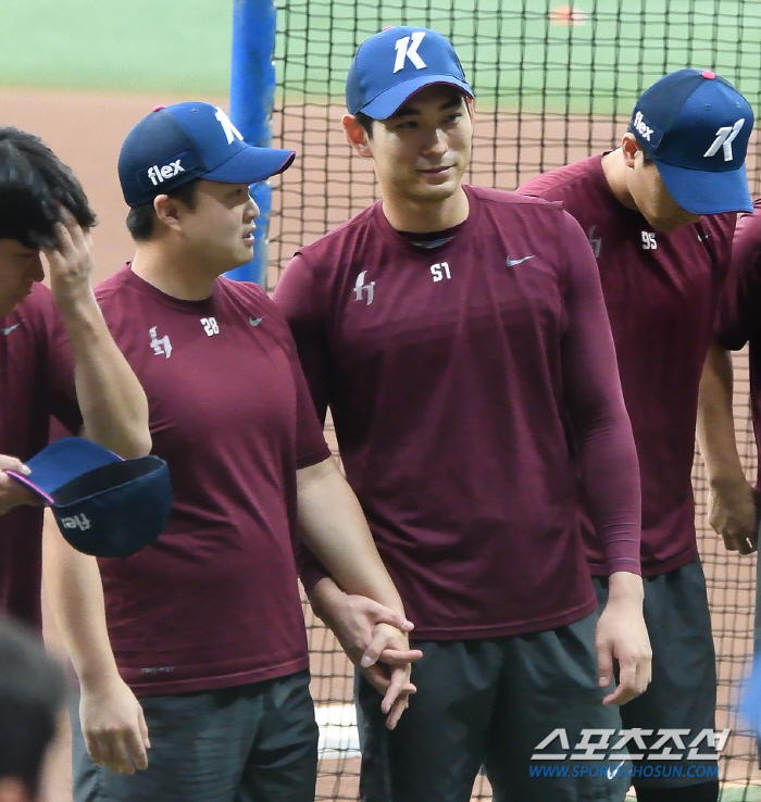 '예측 다 틀렸다' 일본 천재 타자들 뛰어 넘은 이정후, '꿈의 1억달러…