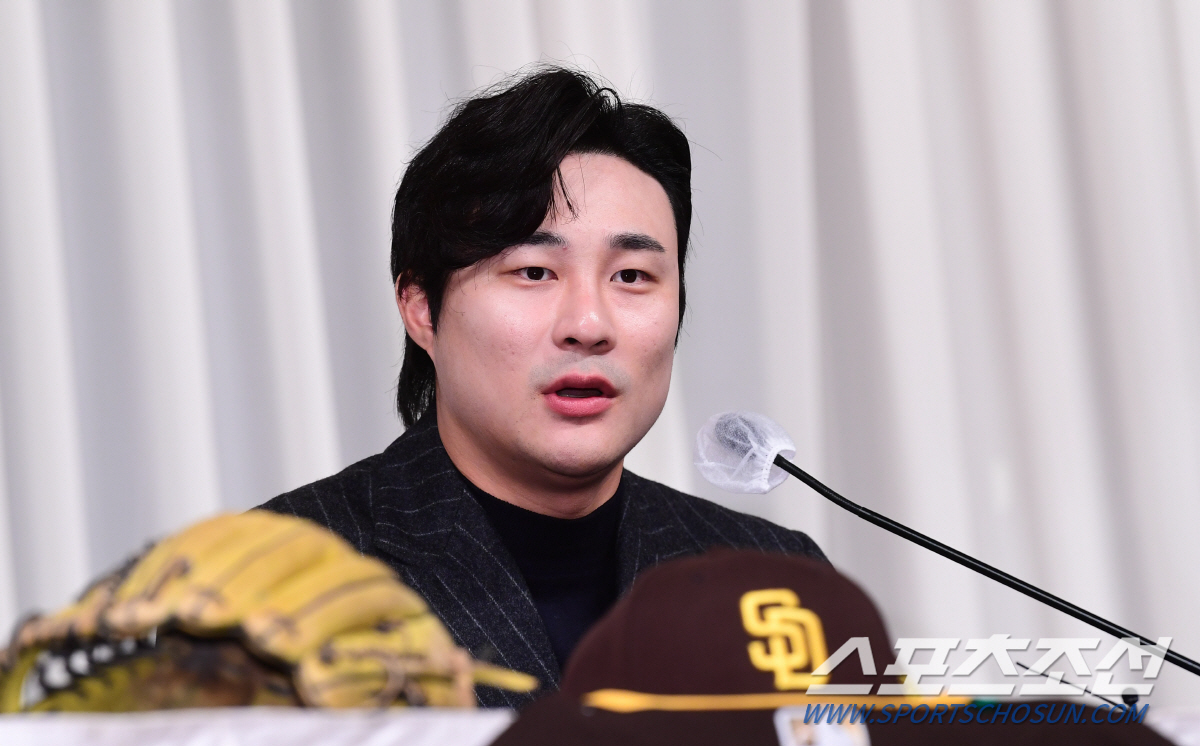 '예측 다 틀렸다' 일본 천재 타자들 뛰어 넘은 이정후, '꿈의 1억달러…