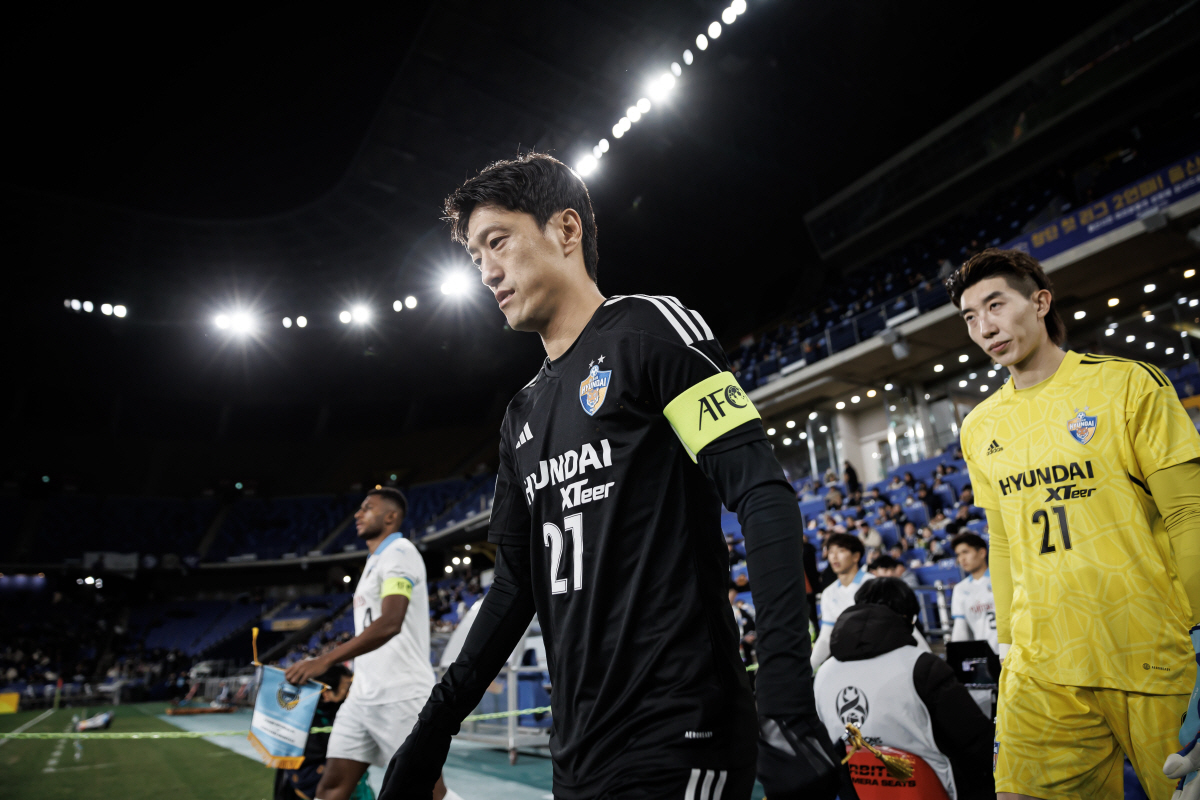 '축구도사' 35세의 이청용 '두 마리 토끼' 다 잡았지만, 여전히 축구…