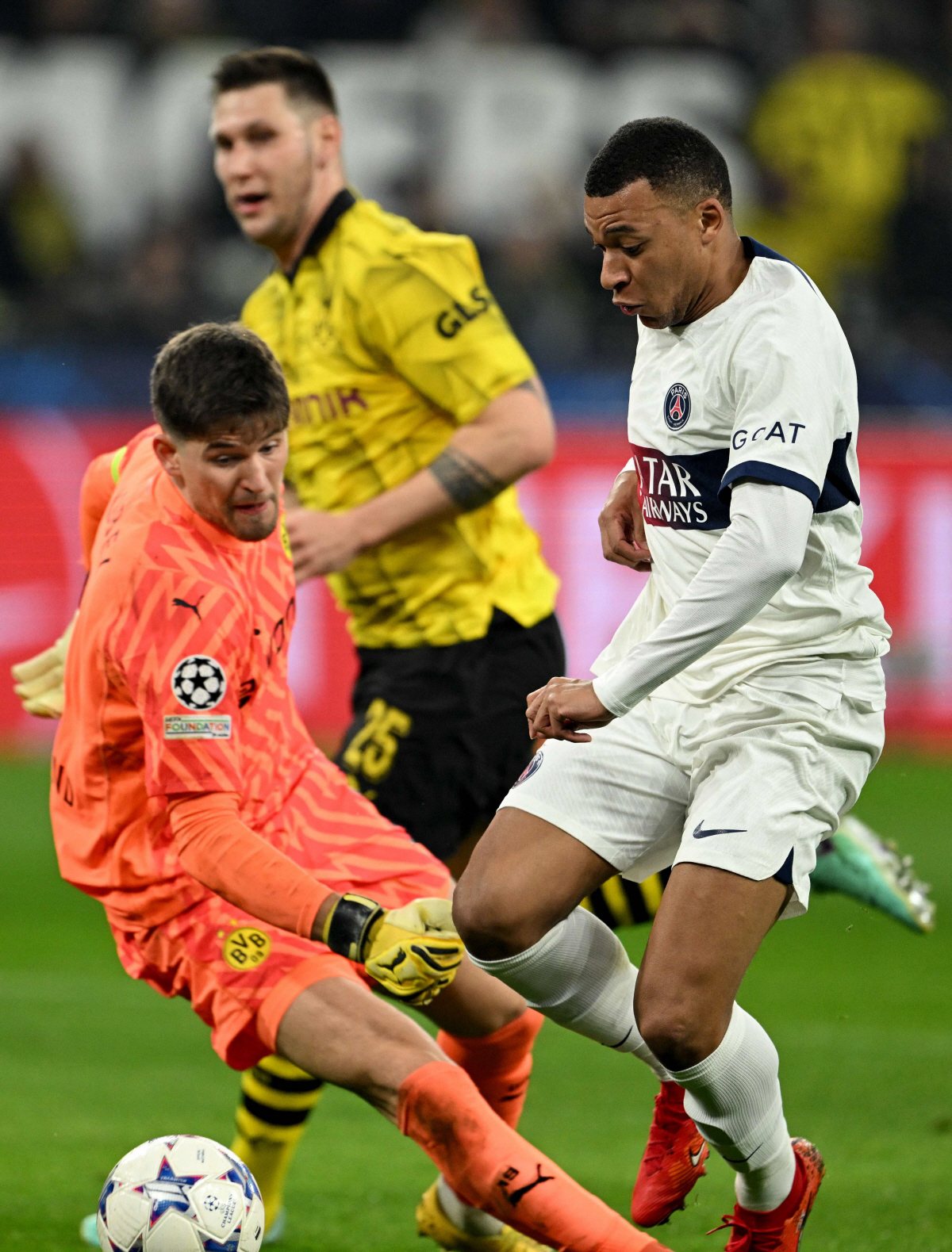 [UCL리뷰]'이강인 68분' PSG, 도르트문트와 1대1 무승부 조2위…