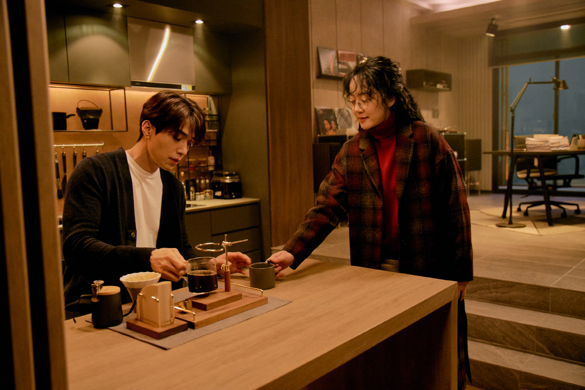 "설렘, 로맨스 케미"…이동욱♥임수정 '싱글 인 서울', 연말 극장가에도…