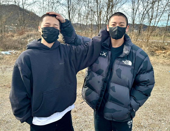 "웃길줄 알았는데 눈물이"..'병장' BTS 진, 정국X지민 입대 '먹먹…