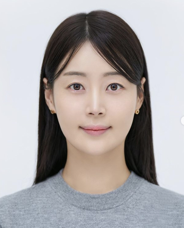 '검사♥' 한지혜 "새 증명사진, 보정이 너무 많이 됐나"..AI 같은 …