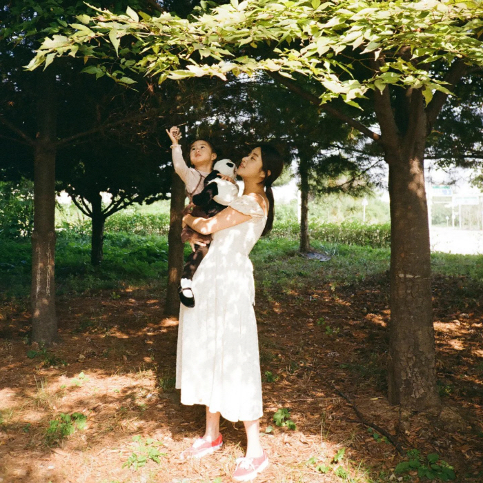 강소라 첫째 딸, 母 닮아 연예인 체질..둘째 만삭 화보서 '시선 강탈'