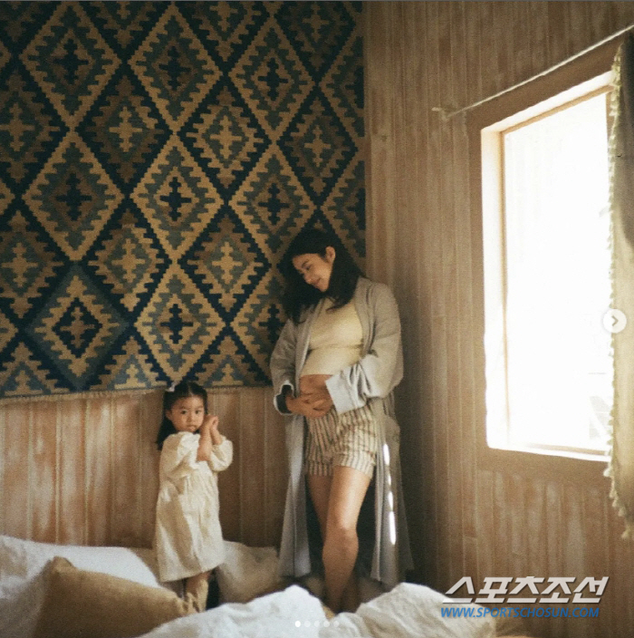 "소심한 관종이다". '걸그룹 센터각' 강소라 첫째 딸, 미모 뿐만 아니…