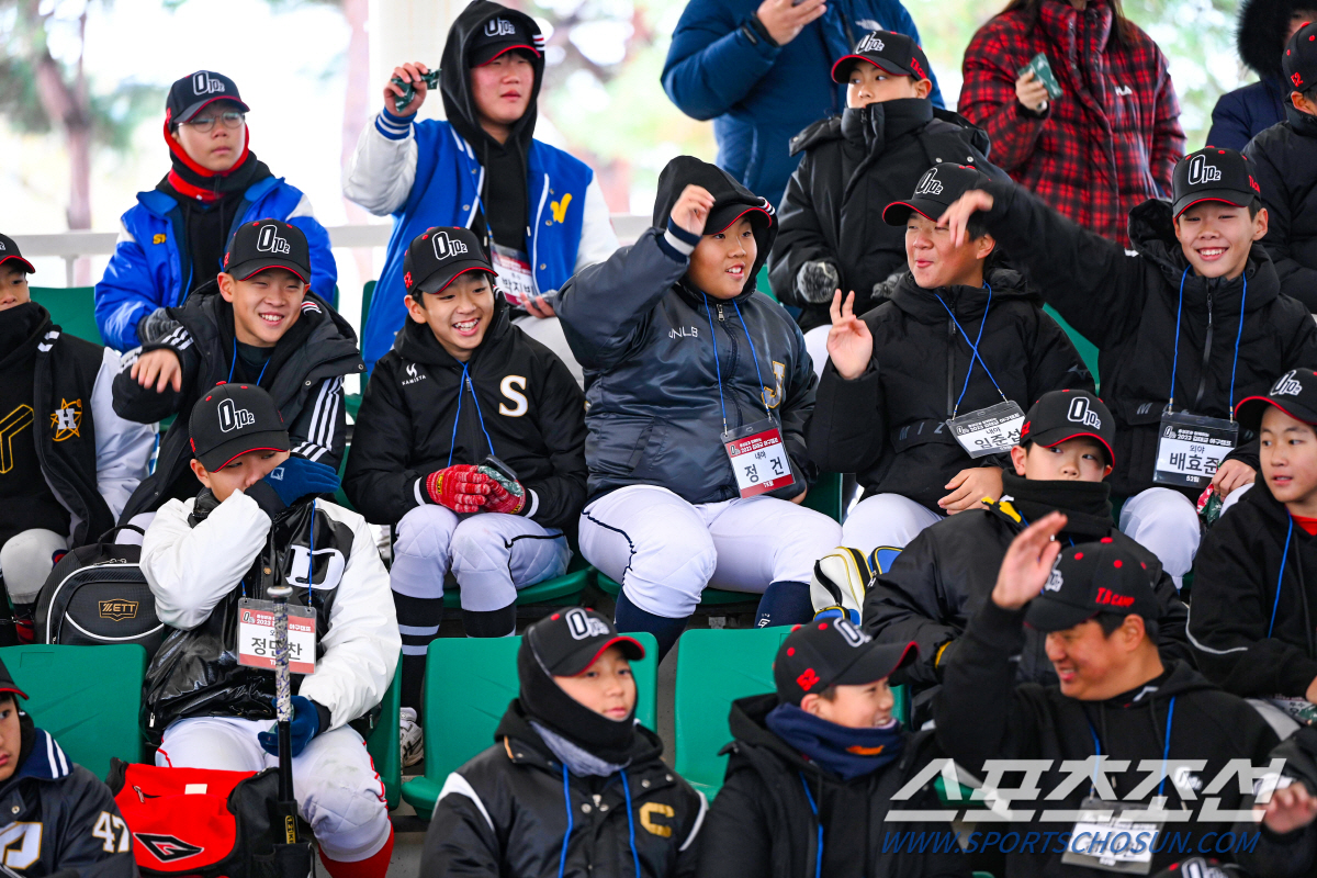 "국제경험 쌓게 하고 싶었다" 유소년 야구에 진심 '52번' 영구결번 레…