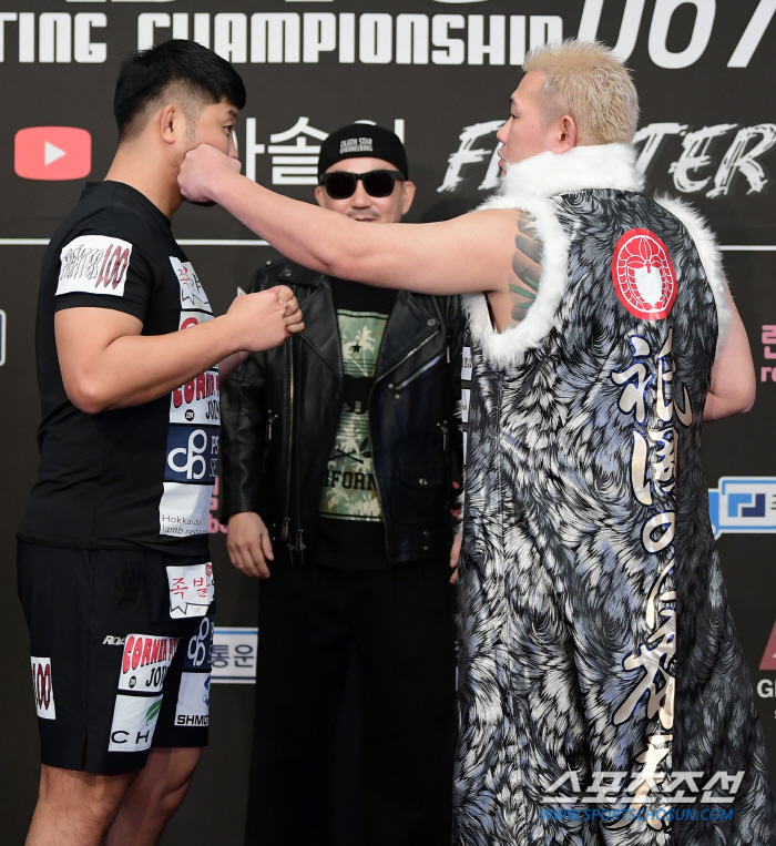 '사상 초유' 피자 먹으며 저울 올라가는 파이터가 있다. 그게 권아솔이라…