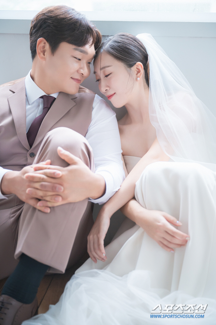 한화 내야수 김태연 17일 김지영씨와 결혼, 신혼여행 미루고 내년 시즌 …