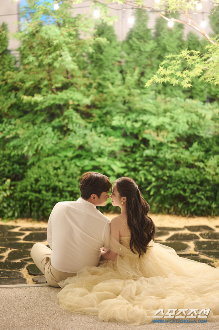 한화 내야수 김태연 17일 김지영씨와 결혼, 신혼여행 미루고 내년 시즌 …