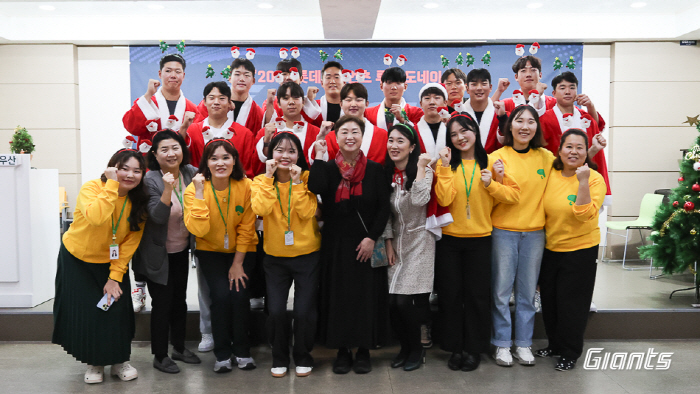 "부산을 더 따뜻하게" 롯데 신인 13명, 연말 맞이 이웃사랑+나눔 실천