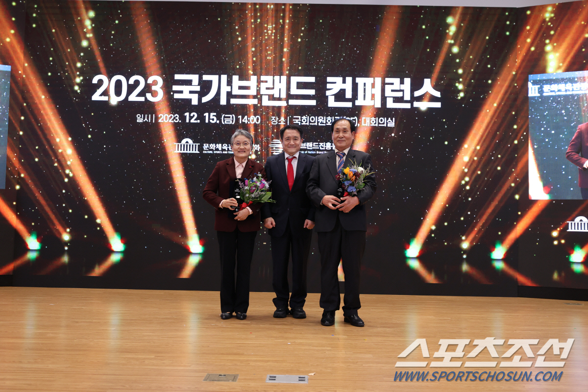 '사라예보金 50주년 영웅'이에리사 전의원,국가브랜드 대상 공로상 영예.…