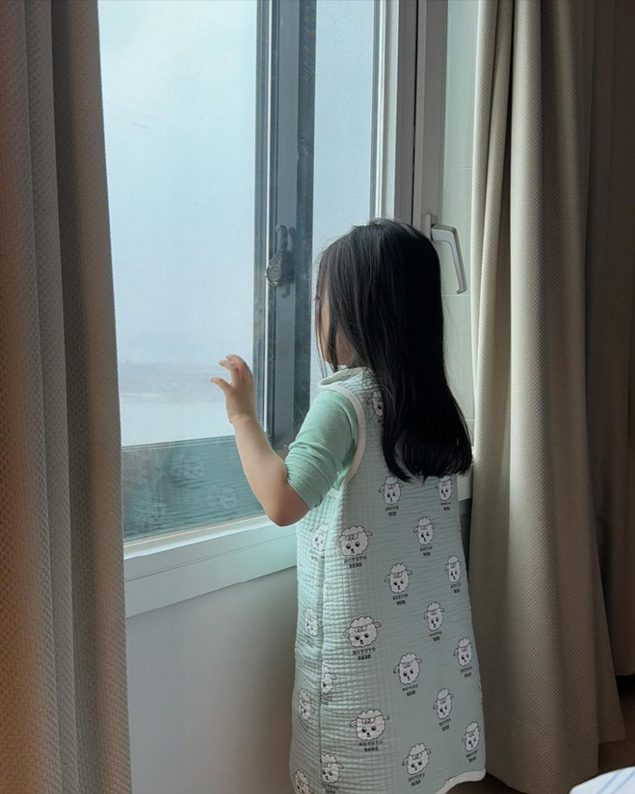 '오상진♥' 김소영, 독박 육아로 시달리는 주말 "딸이 새벽 5시부터 깨…