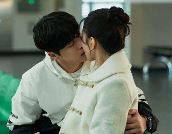 이세영♥배인혁, 달콤한 '아이스크림 키스'..본격 연애 시작 ('열녀박씨…