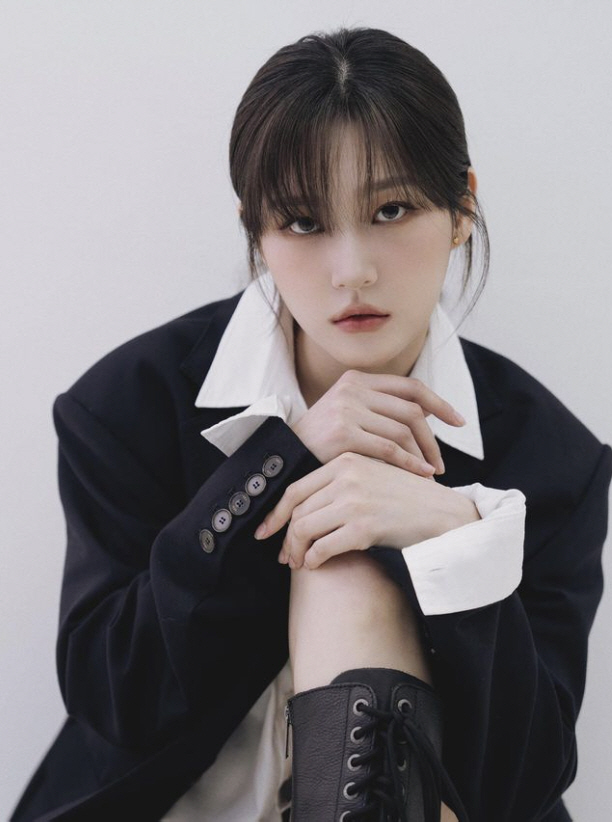 [종합] '음주운전→생활고 조작논란' 김새론, 자숙 셀프종료…'숏컷' 프…