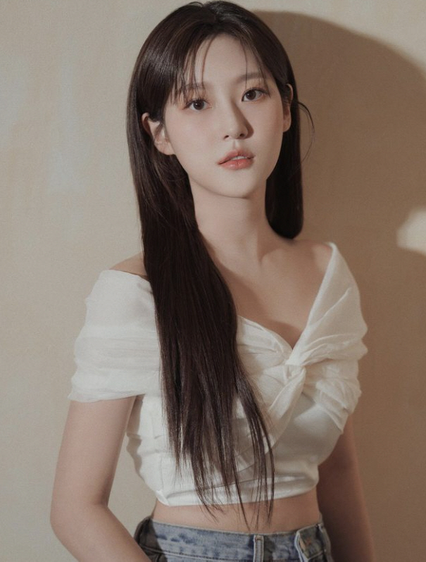 [종합] '음주운전→생활고 조작논란' 김새론, 자숙 셀프종료…'숏컷' 프…