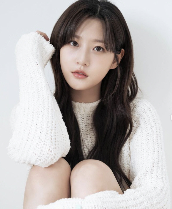 "김새론이 돌아왔다" 자숙 19개월째 새 프로필 사진 공개..슬며시 복귀…