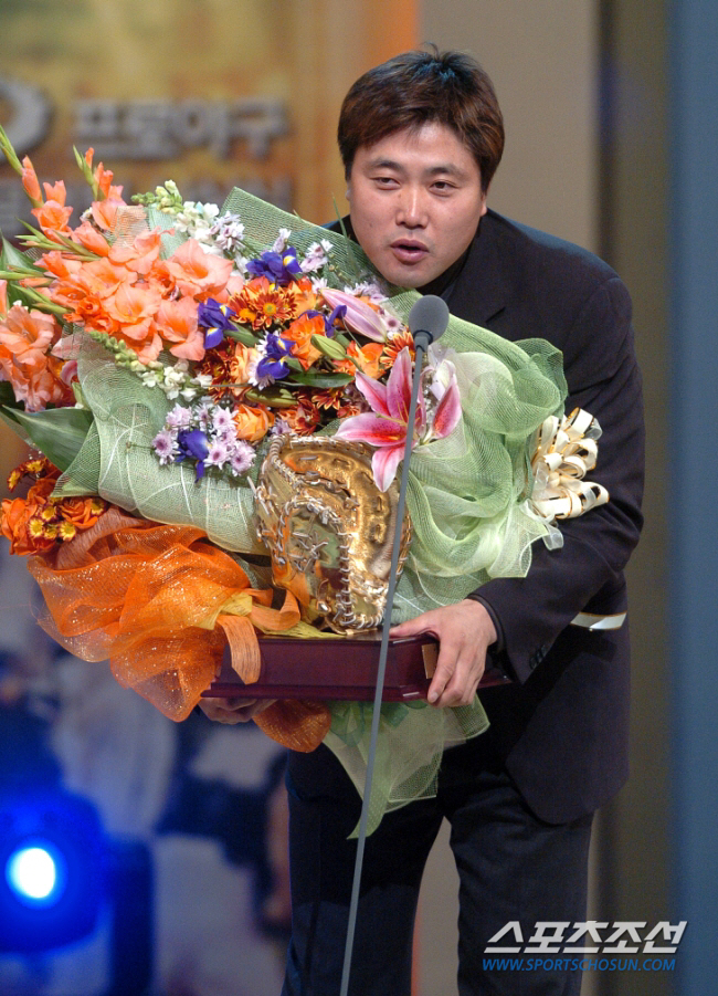 오스틴이 29년만에 1루수 받았는데... 무려 34년 못받은 구단도 있다…