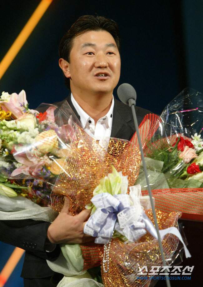 오스틴이 29년만에 1루수 받았는데... 무려 34년 못받은 구단도 있다…