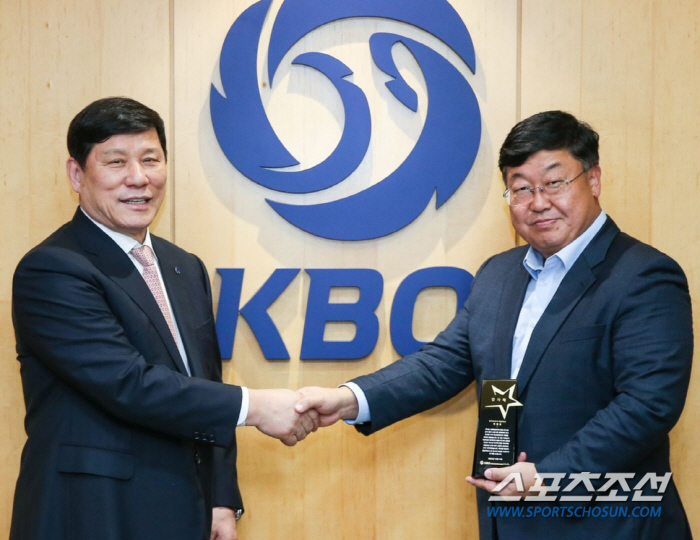 28년 동행 확정. KBO 2027년까지 포카리스웨트 공식 음료 스폰서십…