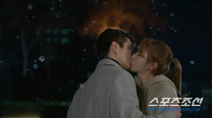 [종합]"나 독립할게예요!" 유이, ♥하준과 입맞춤…'등록브레이커' 가족…