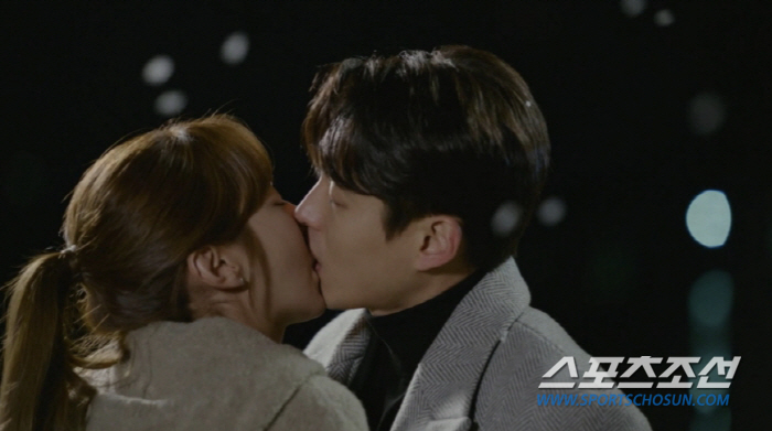 [종합]"나 독립할게예요!" 유이, ♥하준과 입맞춤…'등록브레이커' 가족…