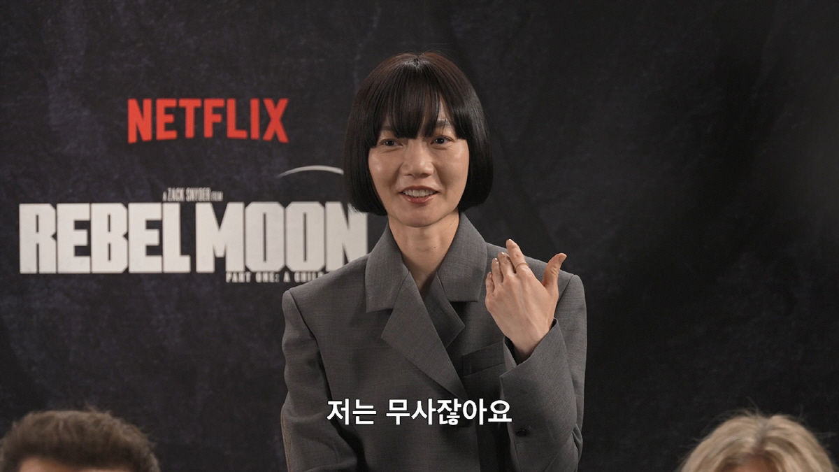 [SC현장] '레벨 문' 배두나, 갓 쓴 여성 무사로 귀환…감독 "뿌리 …