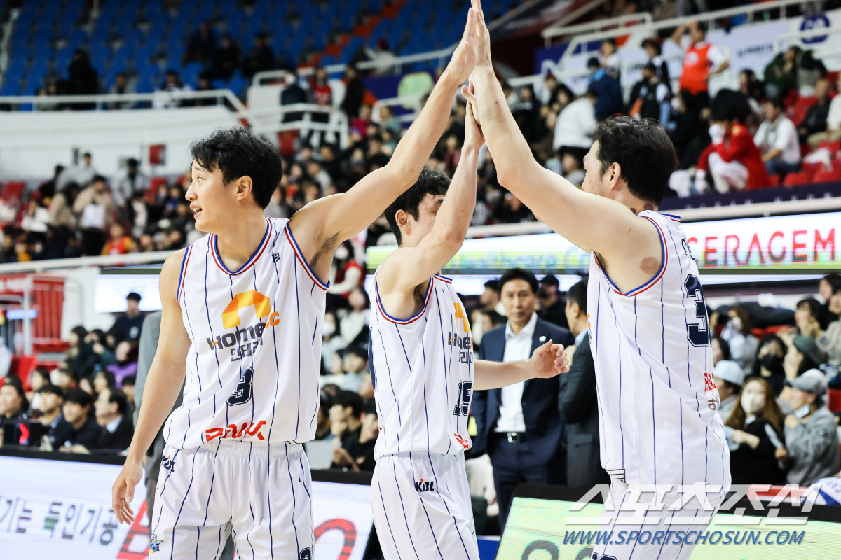 [현장분석] 이번에는 허웅과 이근휘!. KCC 파죽 4연승 현대모비스 제…