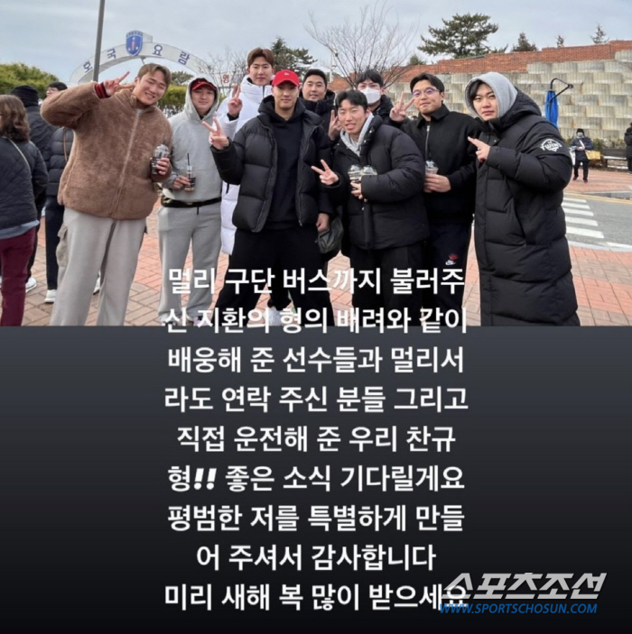 우승멤버의 첫 입대. FA가 직접 운전. 구단 버스로 배웅온 동료들. 이…