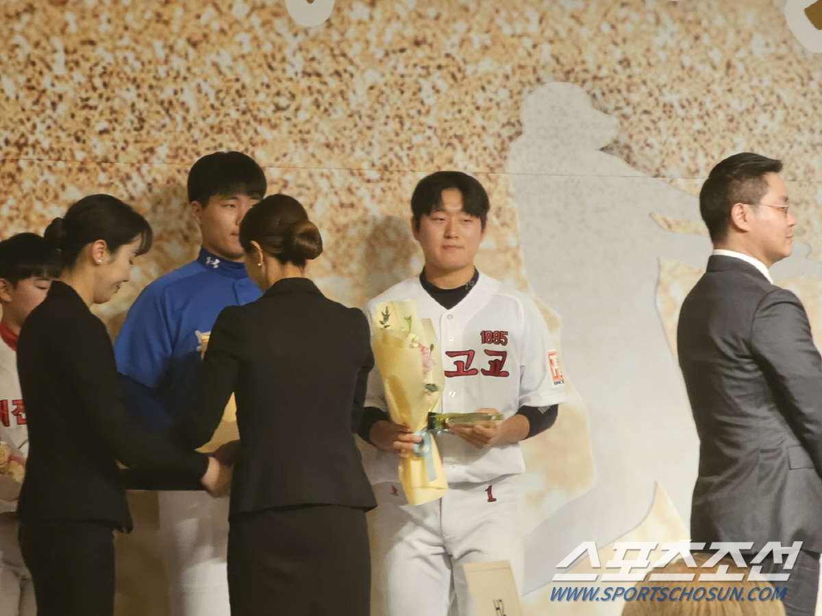 "더 이상 롤모델 없다"지만…, '팔색조 변신 중' 차세대 특급 마무리가…