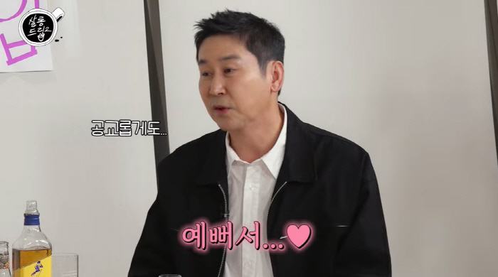 신동엽 "비혼주의 깨고 ♥선혜윤PD와 결혼, 웃긴데 공교롭게 예뻐"(살롱…