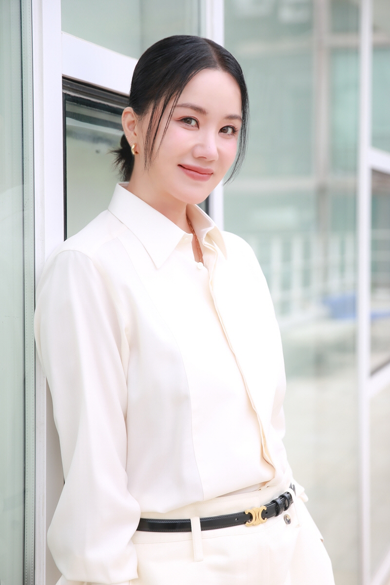 엄정화, '올해의 배우' 선정 "'닥터 차정숙' 시청자들께 감사..의미 …