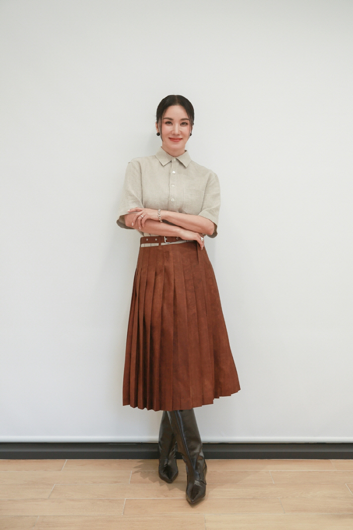 엄정화, '올해의 배우' 선정 "'닥터 차정숙' 시청자들께 감사..의미 …