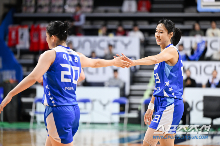 [현장분석] 강렬했던 이명관 임팩트! 선두 질주 우리은행, BNK 혈투 끝 6연승. 이명관 어떻게 핵심으로 자리잡았나
