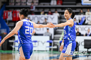 [현장분석] 강렬했던 이명관 임팩트! 선두 질주 우리은행, BNK 혈투 끝 6연승. 이명관 어떻게 핵심으로 자리잡았나
