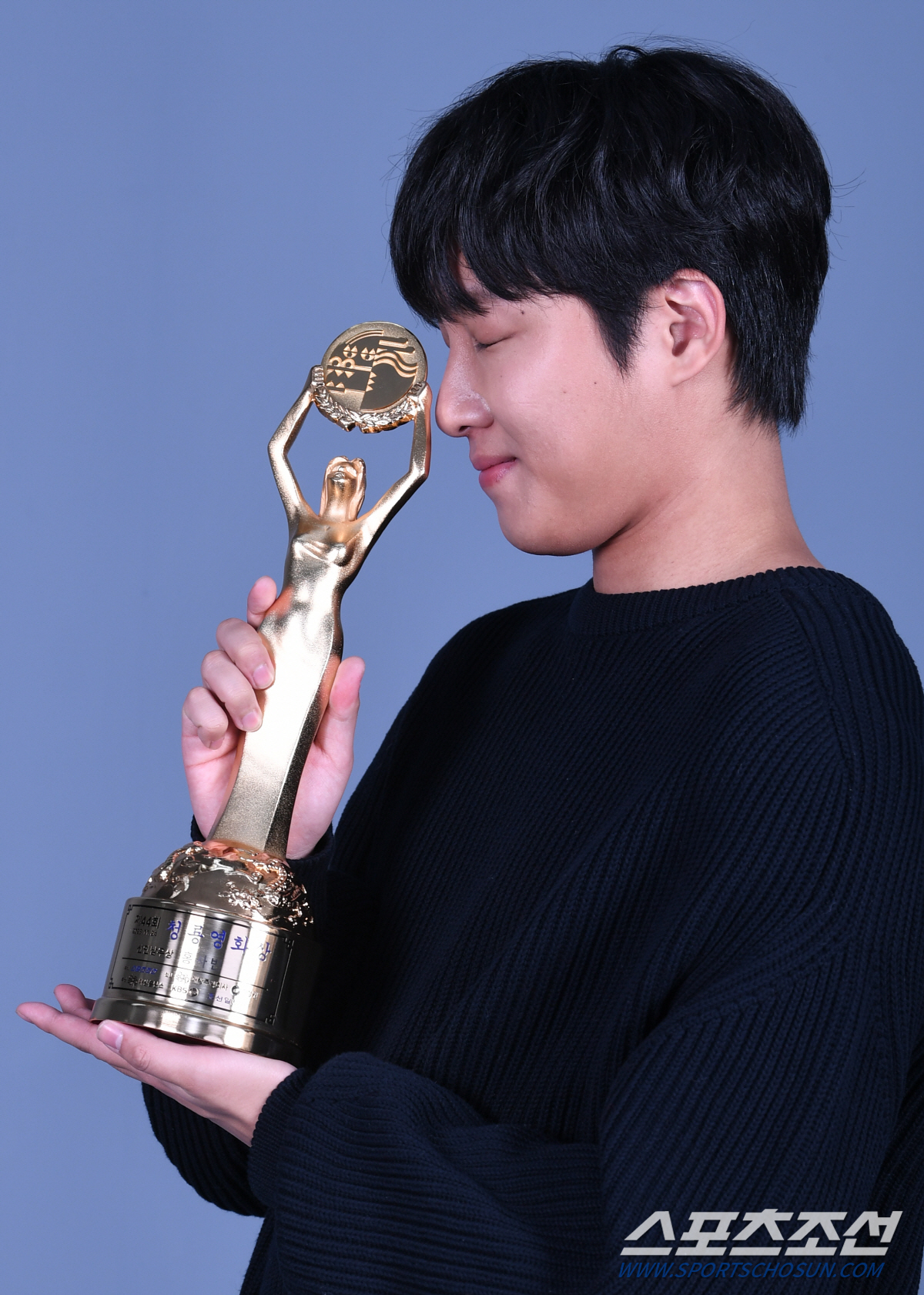 [단독①] 홍사빈 "기쁨의 눈물 흘려준 김형서, 내 트로피 반 쪽 나눠주…