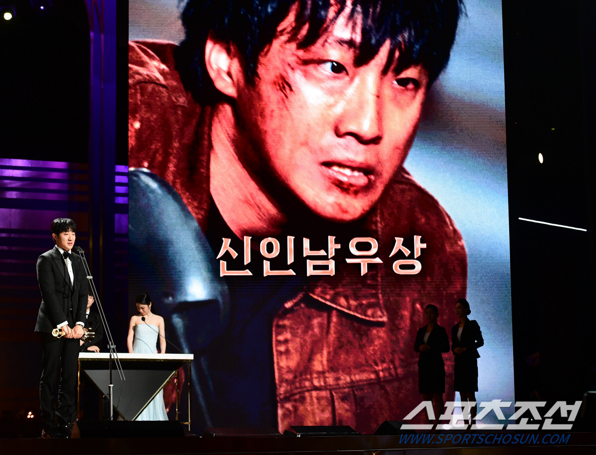 [단독 종합] "간절함에 수상 소감도 연습"…홍사빈이 그려온 '청룡'이란…