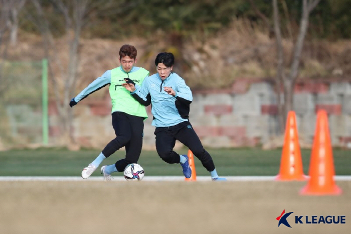 [단독]3부 정복하고 바로 1부 직행, 제주 학범슨 1호 영입생은 '황희…