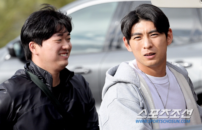 '다리 풀린' 1470억 초특급 계약 직후, 이정후가 가장 먼저 전화한 …