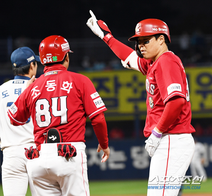 상상초월 첫해 81억 몰아주고, 연봉 인상율 1233.3% 기록…이유있는…