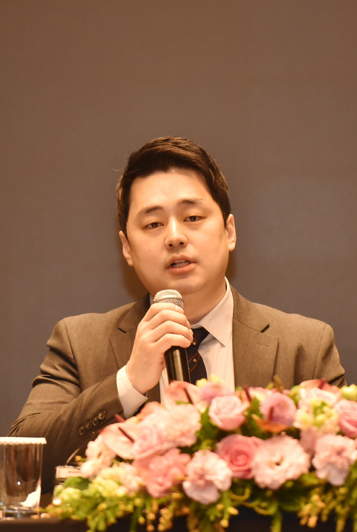 갤럭시코퍼레이션 "지드래곤과 전속계약 체결, YG때문에 발표 늦었다"