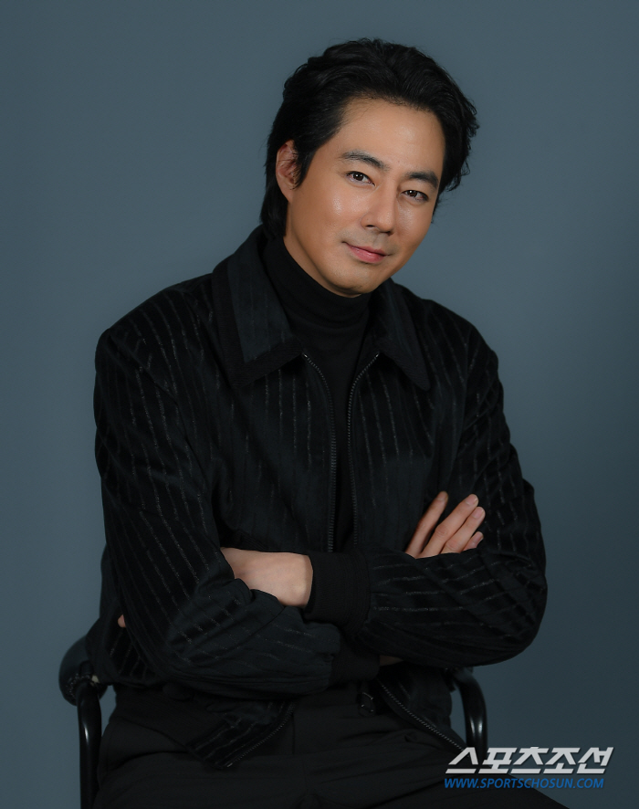 [단독①] 조인성 "'퀸' 김혜수에 용기 낸 포옹 많은 말 필요 없었다"…