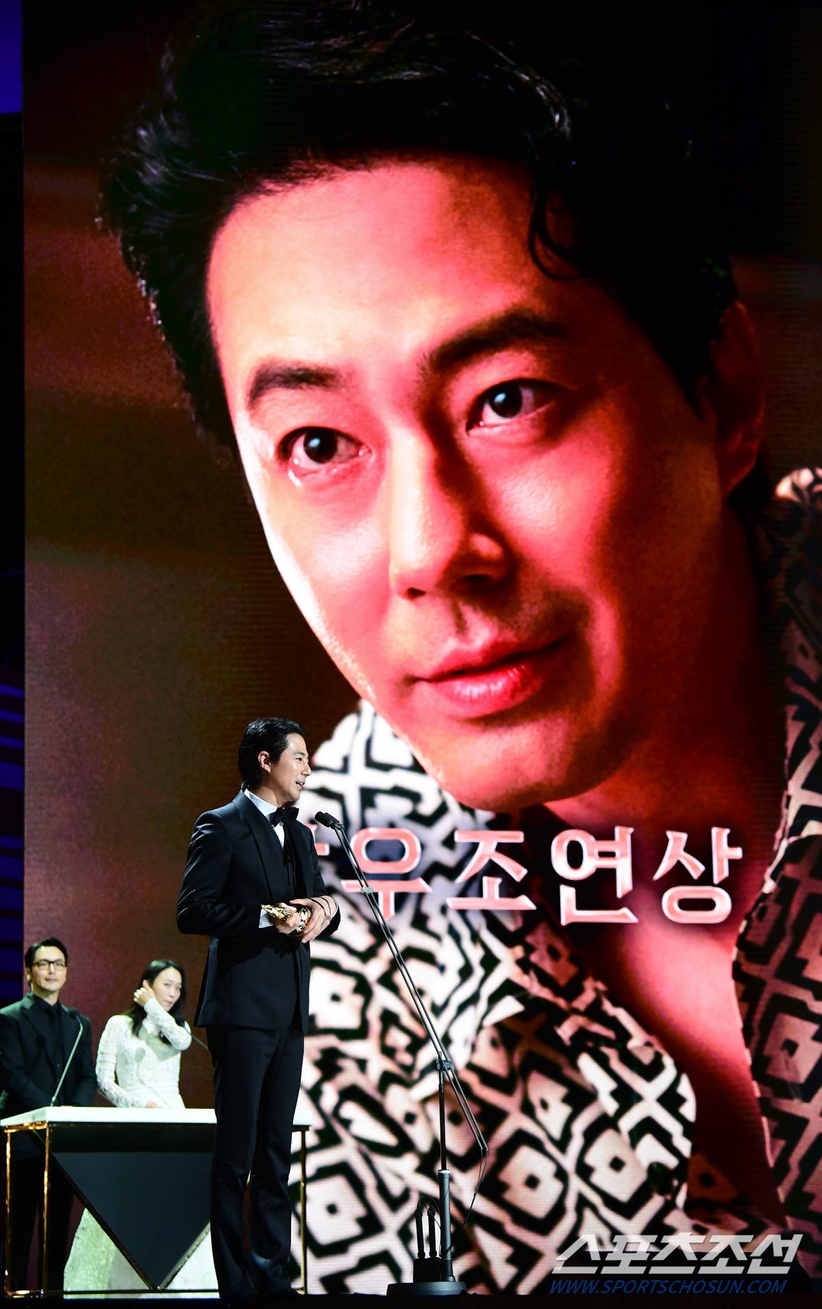 [단독 종합] "이쯤되면 류승완의 '흥행 요정'"…조인성, '밀수'로 시…