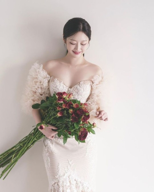 '산다라박 동생' 천둥 "가장 예쁜 ♥미미와 함께"…결혼 앞두고 웨딩 화…